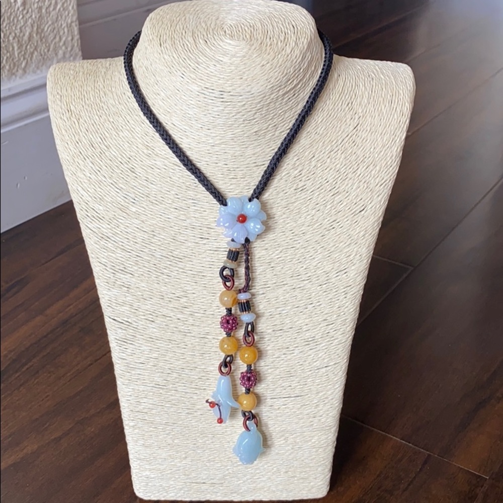 Hand made jade beautiful flower necklace